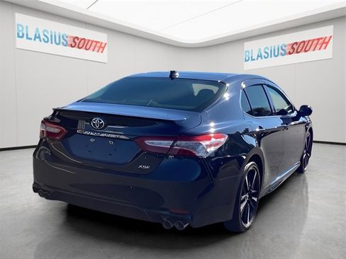 Used 2020 Toyota Camry XSE image 3