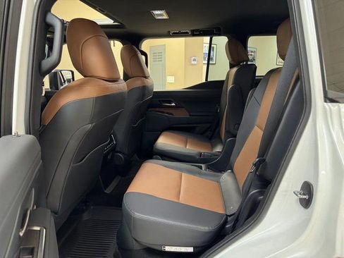 Used 2024 Lexus GX 550 w/ Accessory Package (2T) image 21