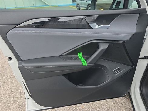 New 2026 Volkswagen Tiguan SE image 12