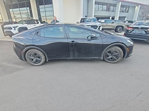 Used 2023 Toyota Prius LE image 3