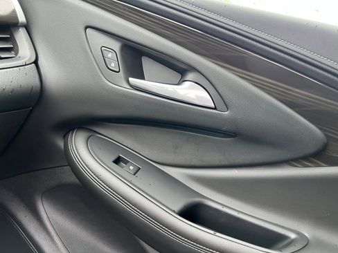 Used 2019 Buick Envision Essence image 32