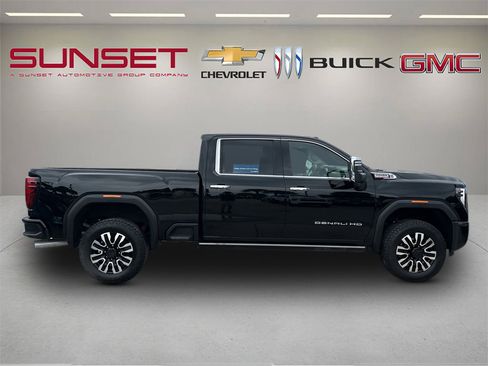 Used 2025 GMC Sierra 2500 Denali w/ Denali Reserve Package AWD/4WD image 3