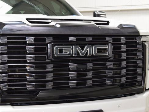 Used 2024 GMC Sierra 2500 Denali Ultimate AWD/4WD image 11