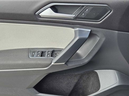 Used 2018 Volkswagen Tiguan S image 22