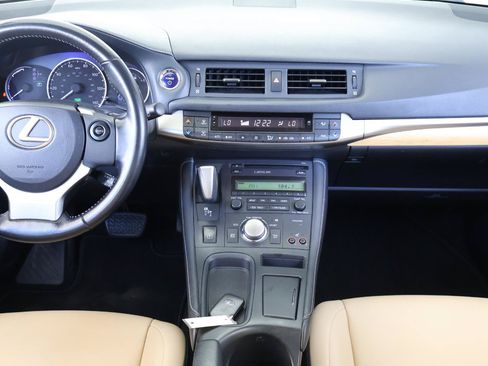 Used 2016 Lexus CT 200h w/ Seat Comfort Package FWD image 17
