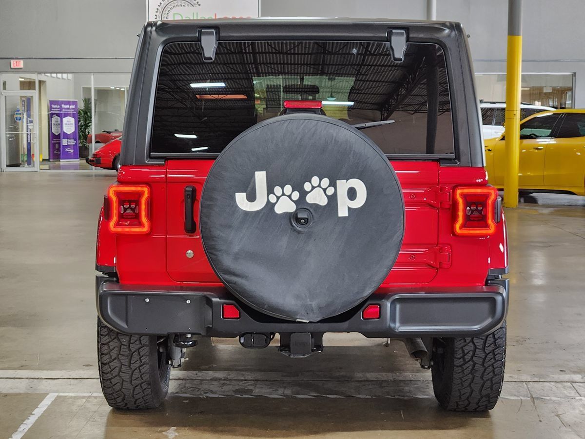 Used 2018 Jeep Wrangler Unlimited Sahara w/ Cold Weather Group AWD/4WD image 10