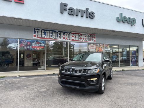 Used 2018 Jeep Compass Latitude w/ Cold Weather Group image 2