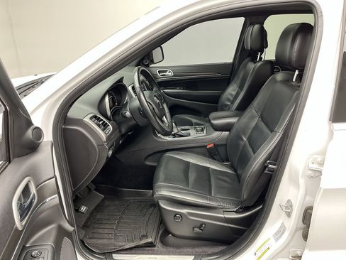 Used 2018 Jeep Grand Cherokee Limited image 3