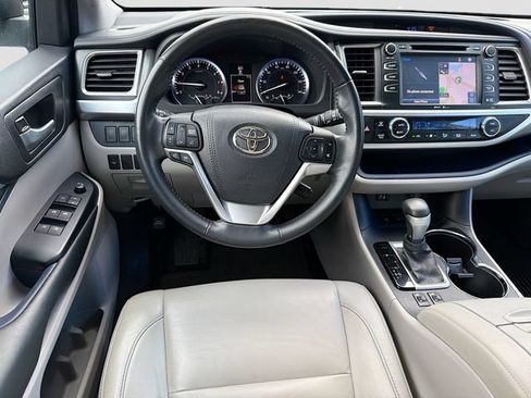 Used 2015 Toyota Highlander XLE AWD/4WD image 22