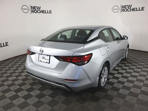 Certified 2022 Nissan Sentra S image 5