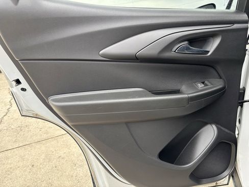 Used 2021 Chevrolet TrailBlazer LT w/ LPO, Blackout Package image 23