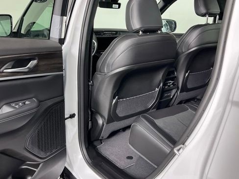 New 2026 Jeep Grand Cherokee Laredo image 25