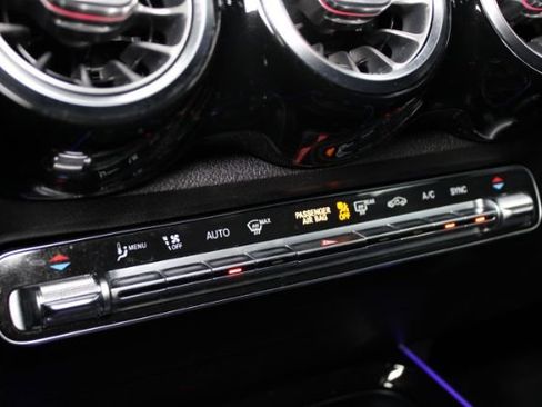 Used 2021 Mercedes-Benz GLB 250 4MATIC w/ Premium Package image 20