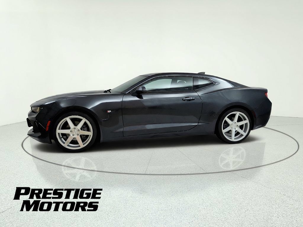 Used 2016 Chevrolet Camaro LT RWD image 4