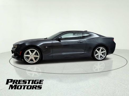 Used 2016 Chevrolet Camaro LT RWD image 4