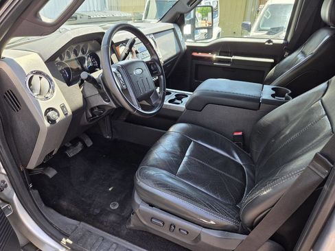 Used 2011 Ford F250 Lariat w/ Lariat Interior Pkg AWD/4WD image 5
