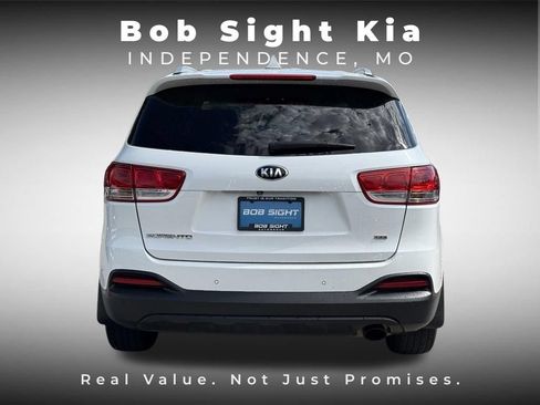 Used 2017 Kia Sorento AWD w/ LX Convenience Package image 10