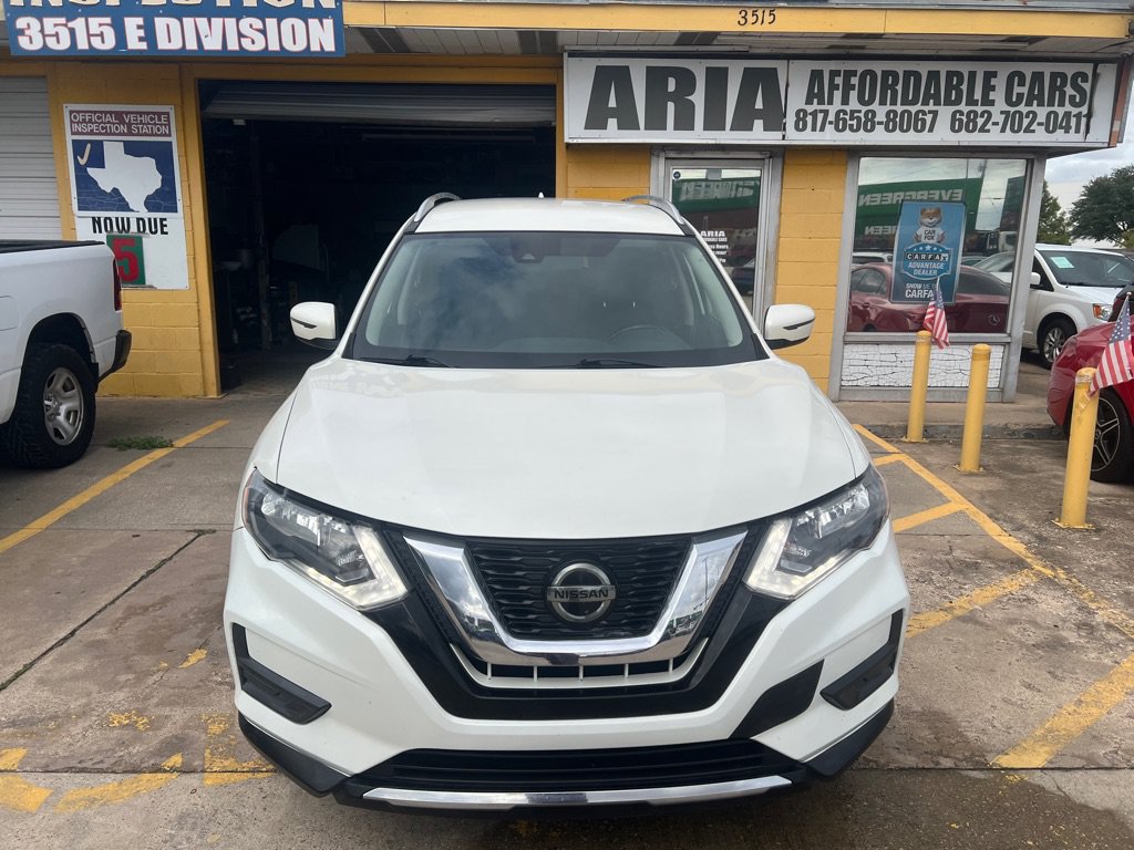 Used 2020 Nissan Rogue SV FWD image 2
