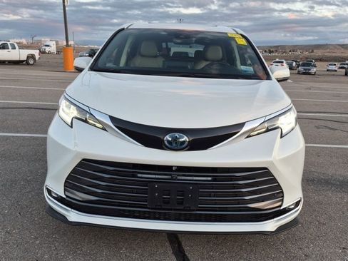 Used 2021 Toyota Sienna Limited image 7