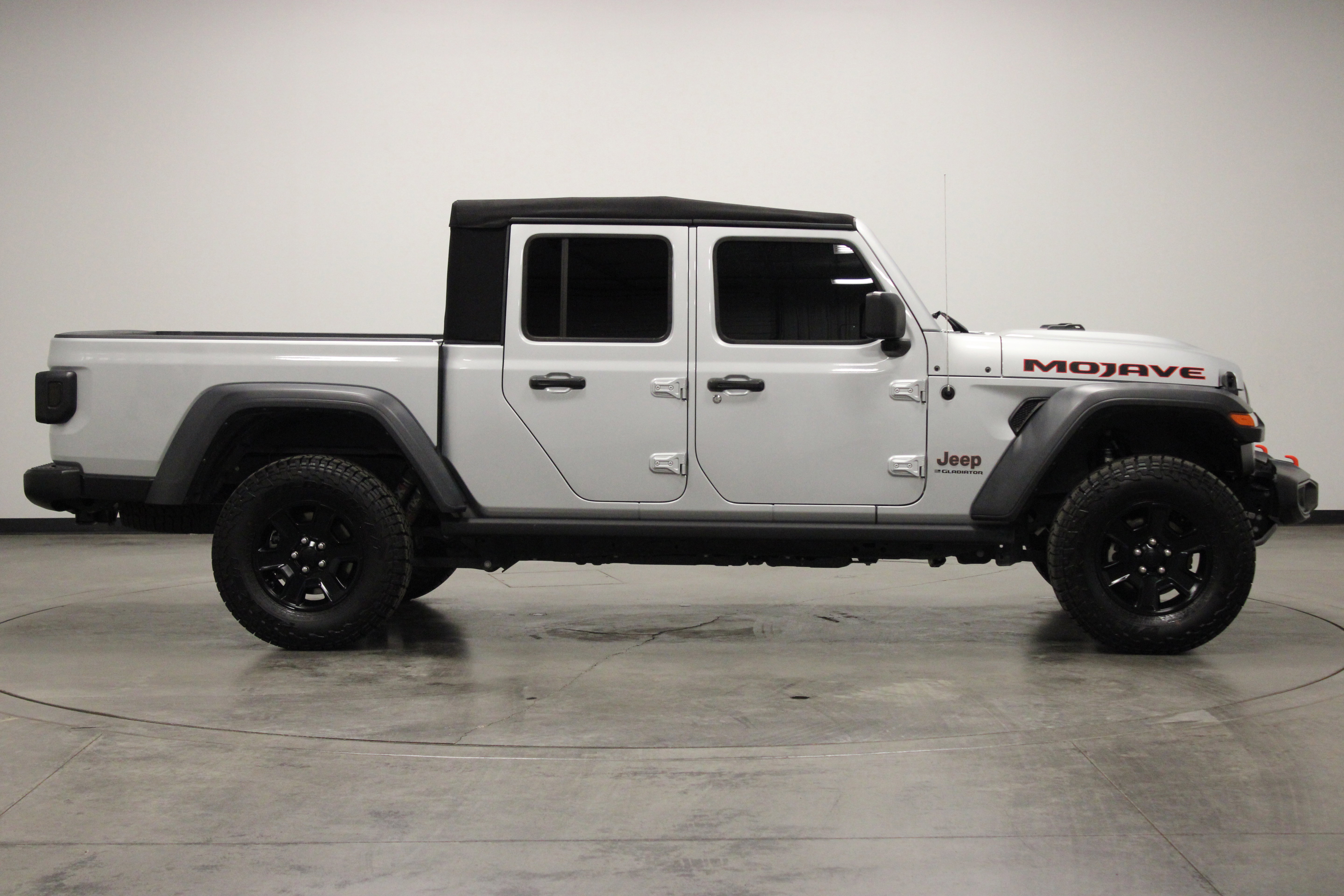Used 2023 Jeep Gladiator Mojave w/ Trailer Tow Package AWD/4WD image 9