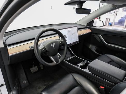 Used 2021 Tesla Model Y Long Range image 3