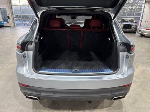 Used 2020 Porsche Cayenne image 17