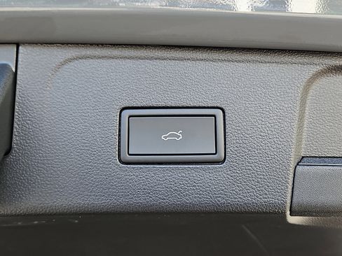 New 2026 Volkswagen Atlas SE image 8