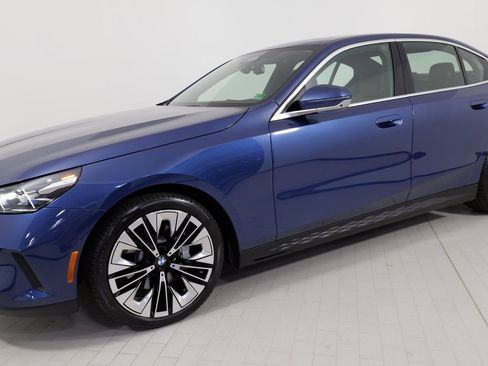 Used 2025 BMW 530i image 4