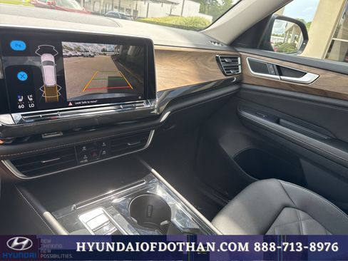 Used 2025 Volkswagen Atlas SE AWD/4WD image 9