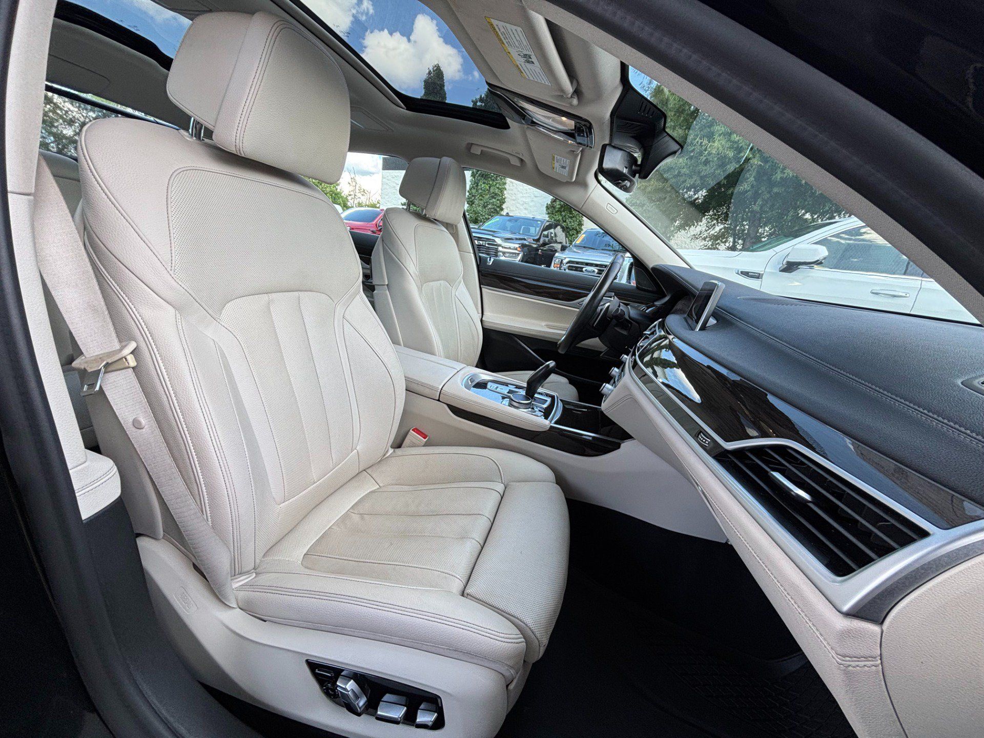 Used 2021 BMW 740i RWD image 43