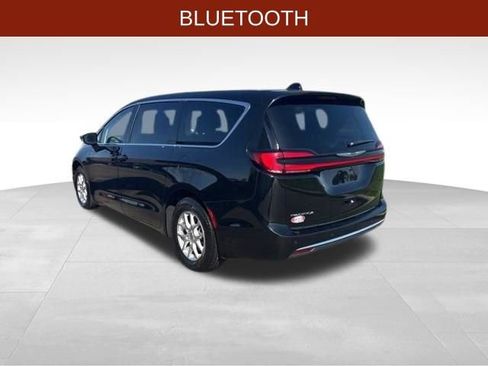 Used 2024 Chrysler Pacifica Touring-L FWD image 5