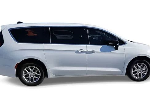 New 2026 Chrysler Pacifica Select FWD image 9
