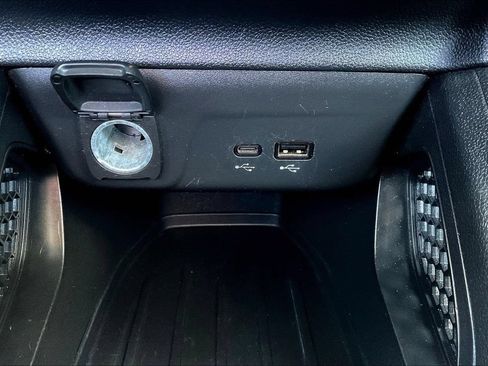 Used 2025 Chevrolet TrailBlazer LT AWD/4WD image 19