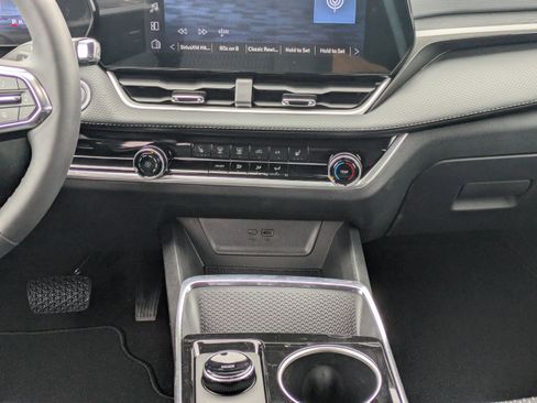 New 2026 Chevrolet Equinox LT w/ Safety and Technology Package image 19