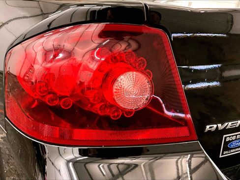 Used 2013 Dodge Avenger SE image 29