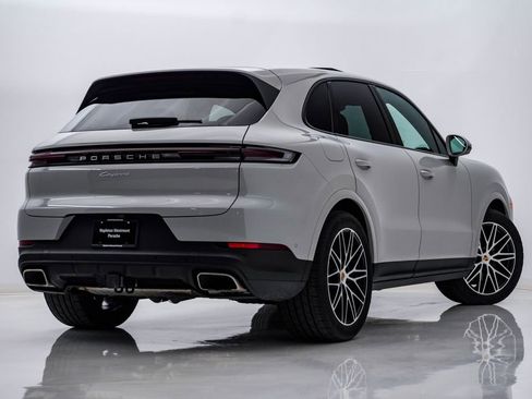 Certified 2025 Porsche Cayenne AWD/4WD image 11