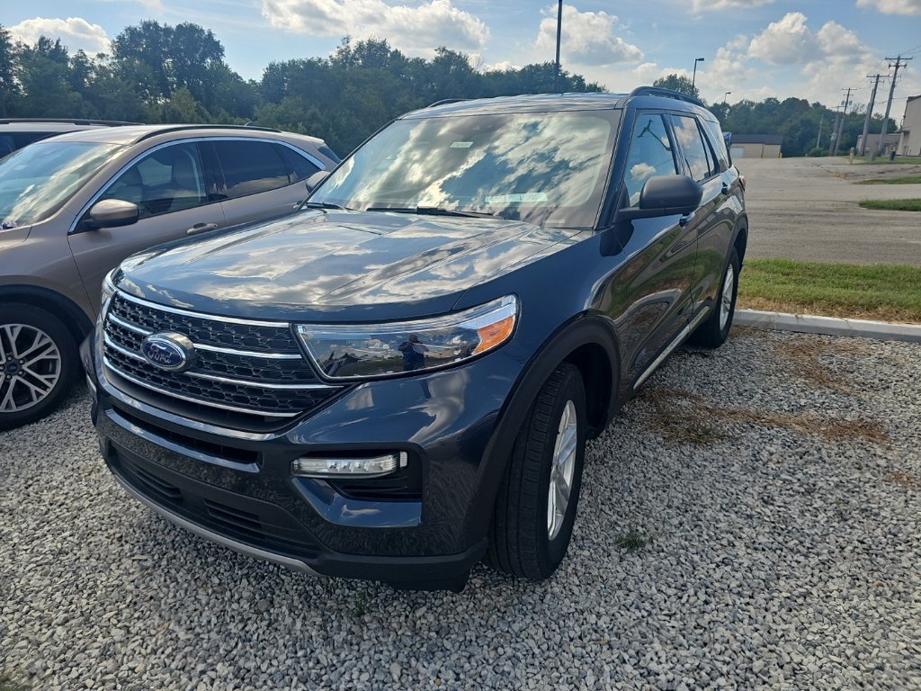 Used 2023 Ford Explorer XLT w/ Equipment Group 202A AWD/4WD image 4