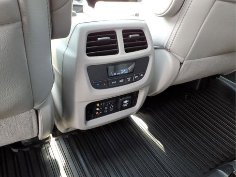 Used 2018 Honda Pilot Touring image 8