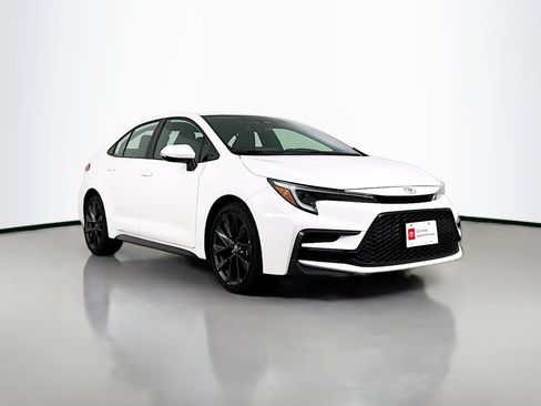 Certified 2025 Toyota Corolla SE FWD image 1