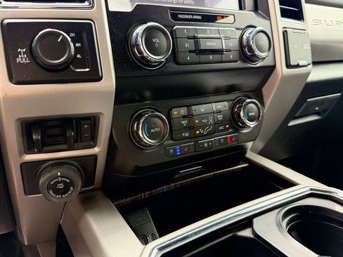 Used 2021 Ford F250 Lariat AWD/4WD image 30