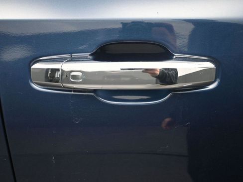 Used 2022 Chevrolet Silverado 1500 LTZ w/ LTZ Premium Package image 7