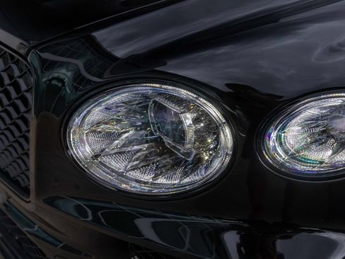 Certified 2024 Bentley Bentayga AWD/4WD image 19