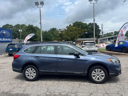 Used 2017 Subaru Outback 2.5i AWD/4WD image 3