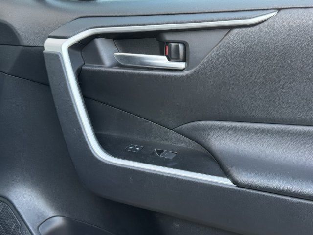 Used 2025 Toyota RAV4 XLE FWD image 28