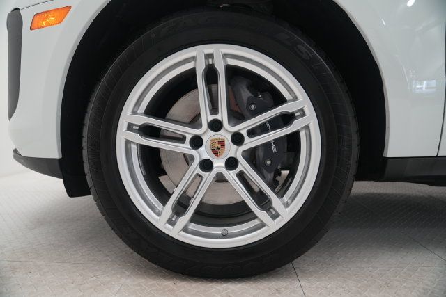Certified 2026 Porsche Macan AWD/4WD image 7