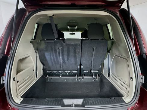 Used 2018 Dodge Grand Caravan SE w/ UConnect Hands-Free Group image 21