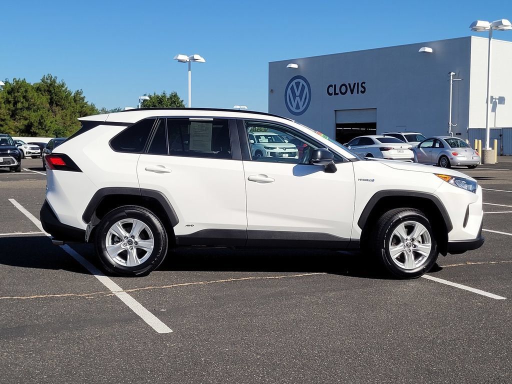 Used 2021 Toyota RAV4 LE AWD/4WD image 5