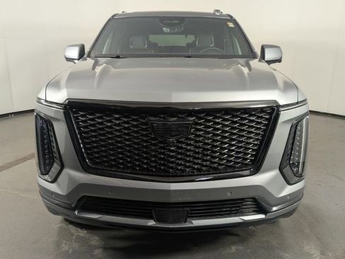 Used 2025 Cadillac Escalade Sport image 3