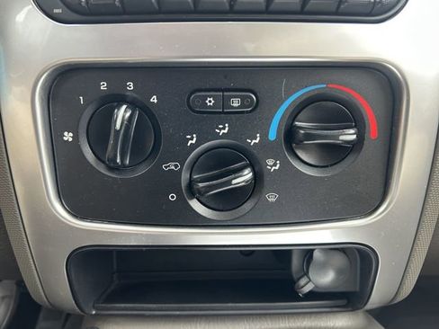 Used 2005 Jeep Liberty Limited image 19