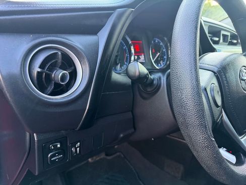 Used 2019 Toyota Corolla LE image 28